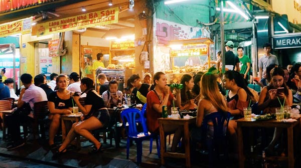 Bui Vien, Pham Ngu Lao Walking Street