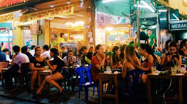 Bui Vien, Pham Ngu Lao Walking Street