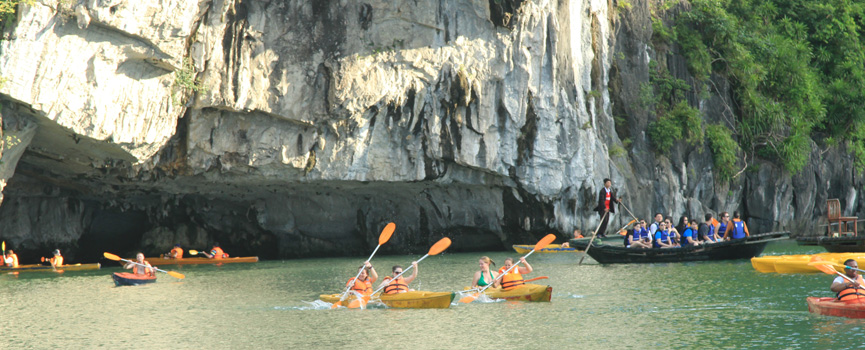 Kayaking in Halong bay