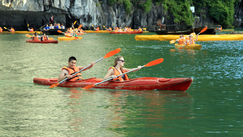 Kayaking in Halong bay