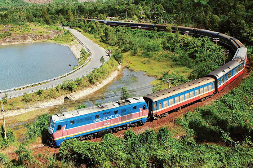 How to travel from Hanoi to Sapa by train?