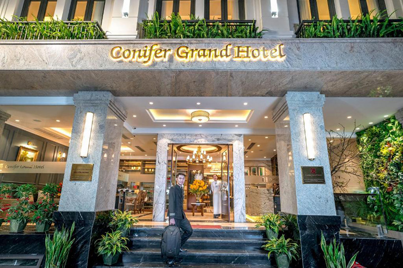 Conifer Grand Hotel