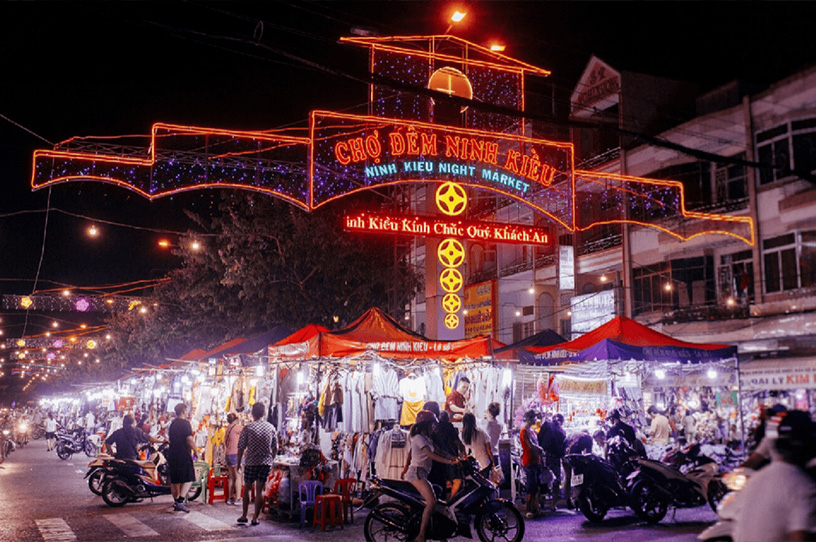 Ninh Kieu Night Market