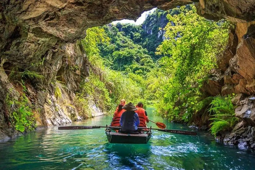 Cave in Trang An - Ninh Binh