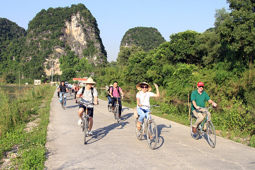 Cycling to Explore Various Attractions in Trang An