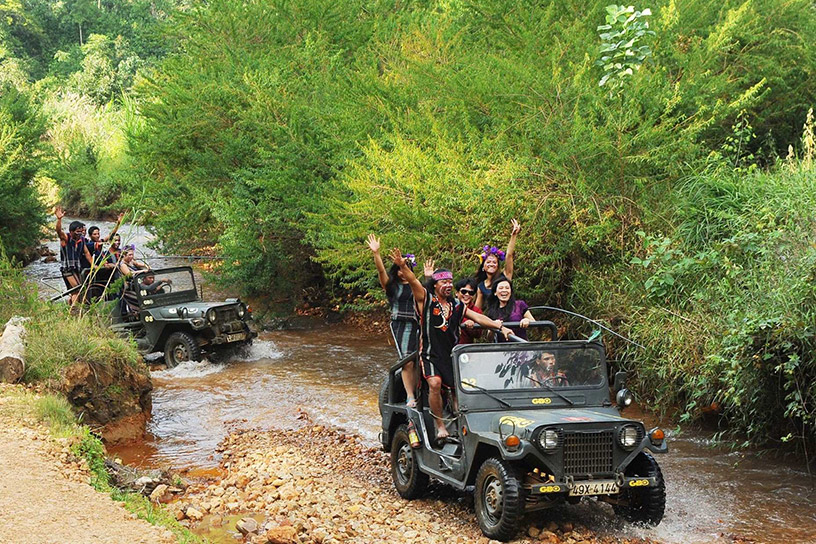 Exploring Cu Lan Village by Off-Road Jeep