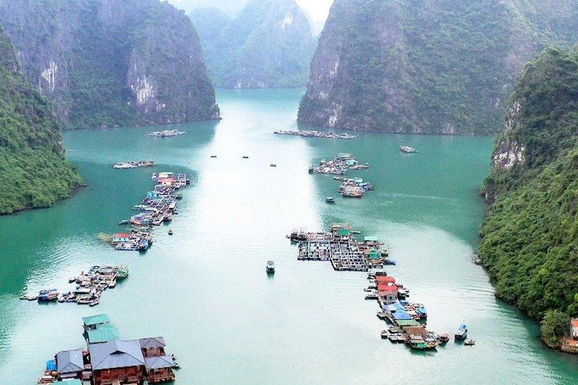 Cua Van Fishing Village, Halong Bay