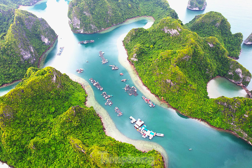 Cua Van Fishing Village, Halong Bay