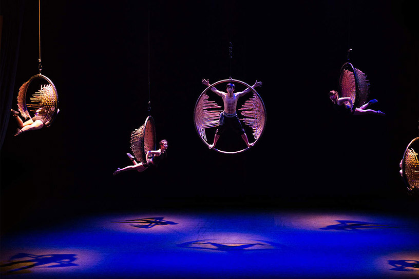 À Ố Show
