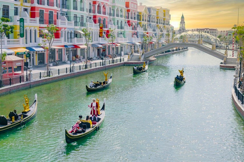Cruise Along the Venice River in the Sleepless City