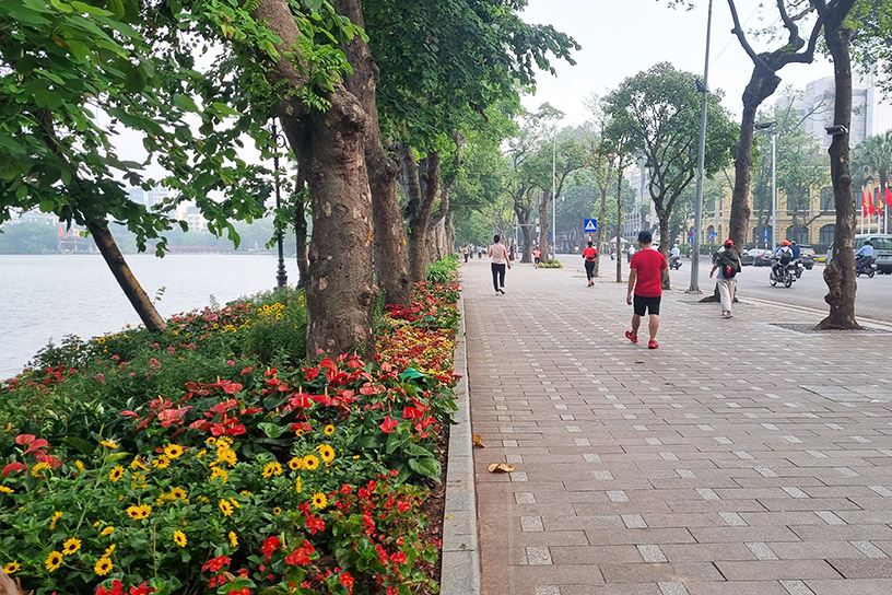 Walking around Hoan Kiem Lake