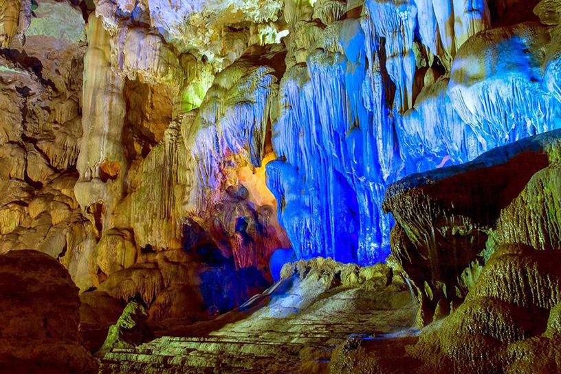 Discovering Dau Go Cave, Halong Bay