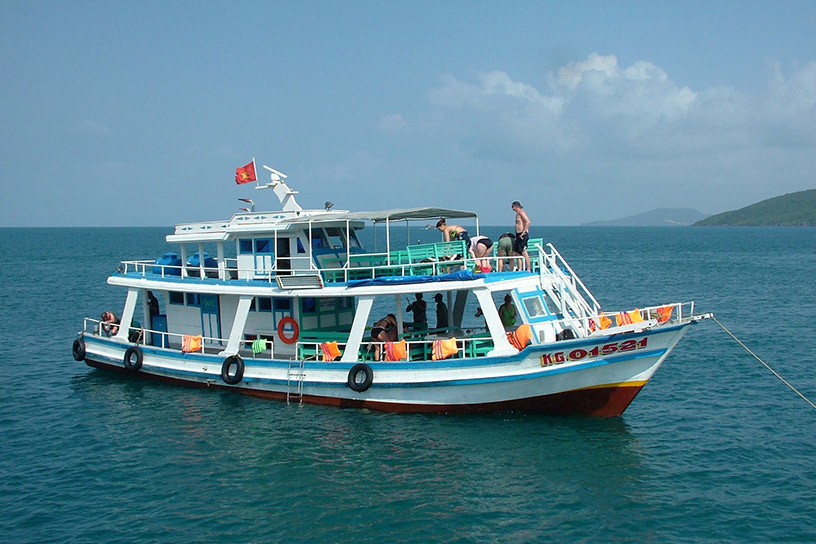 Boats depart from An Thoi Port to Hon Thom