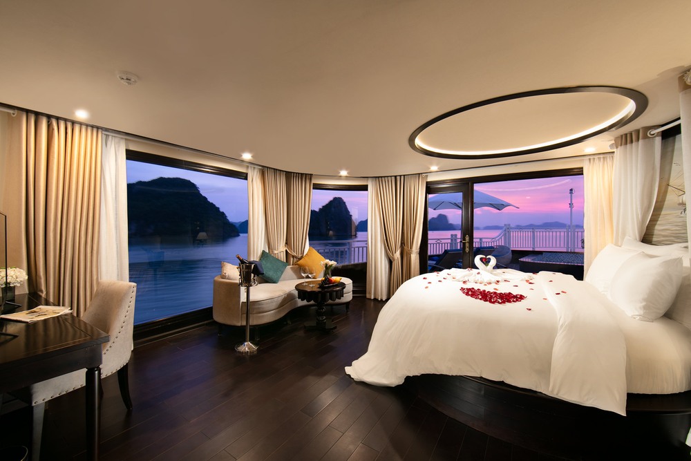 President Suite Room With Outdoor Jacuzzi