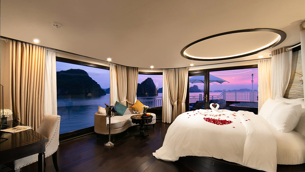 President Suite Room With Outdoor Jacuzzi