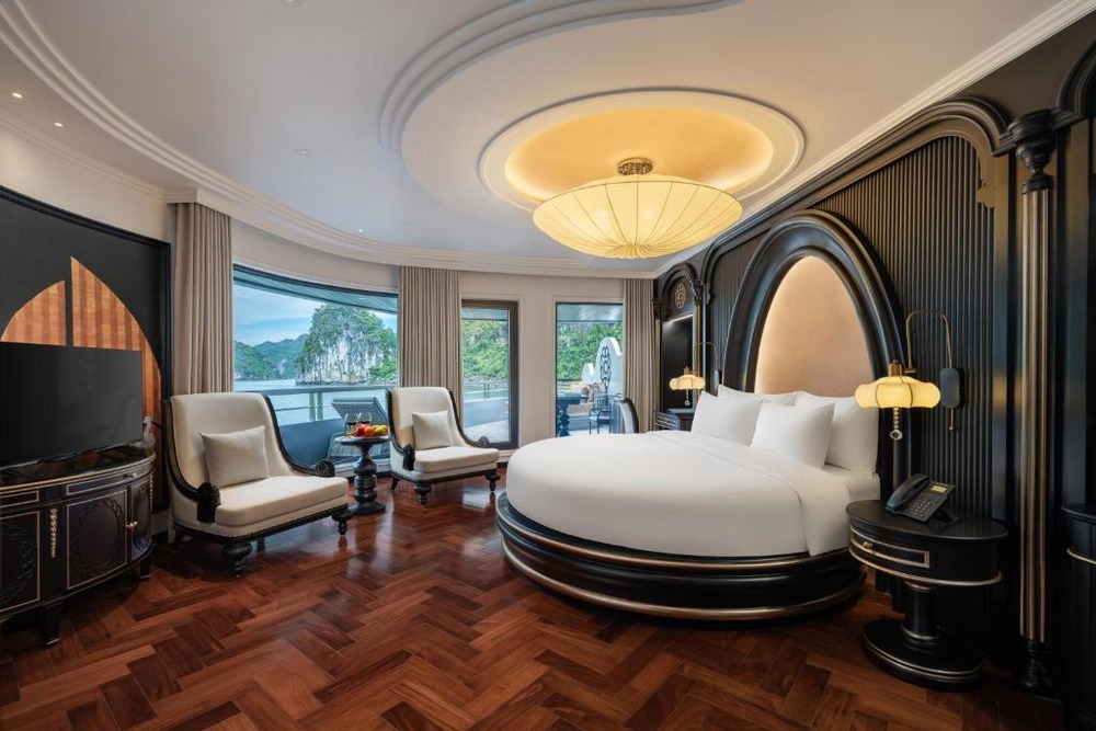 VIP Suite – Bow View
