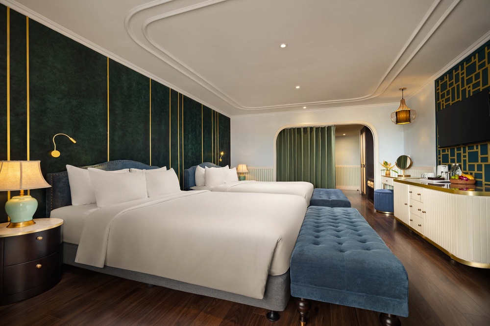 Premier Junior Suite Town View