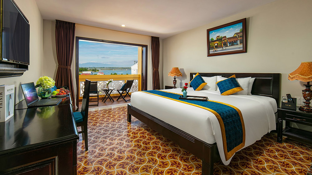 Premium Double/Twin with River View & Balcony