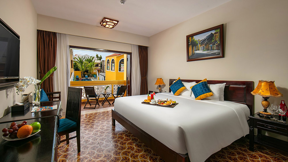 Trendy Double/Twin with Pool View & Balcony