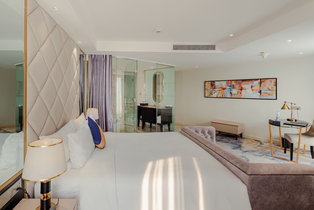 Connecting Room